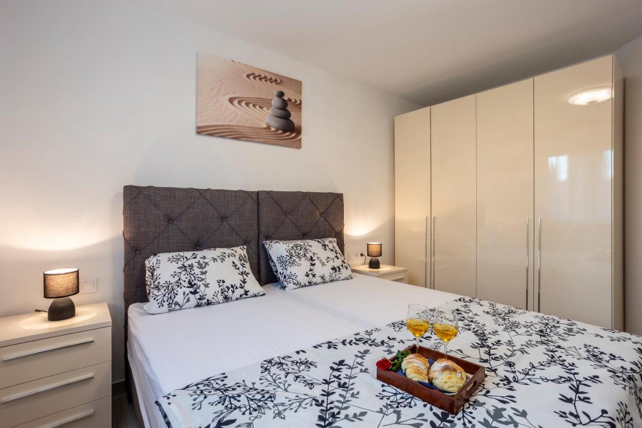City Apartments Silver Pula Exterior foto