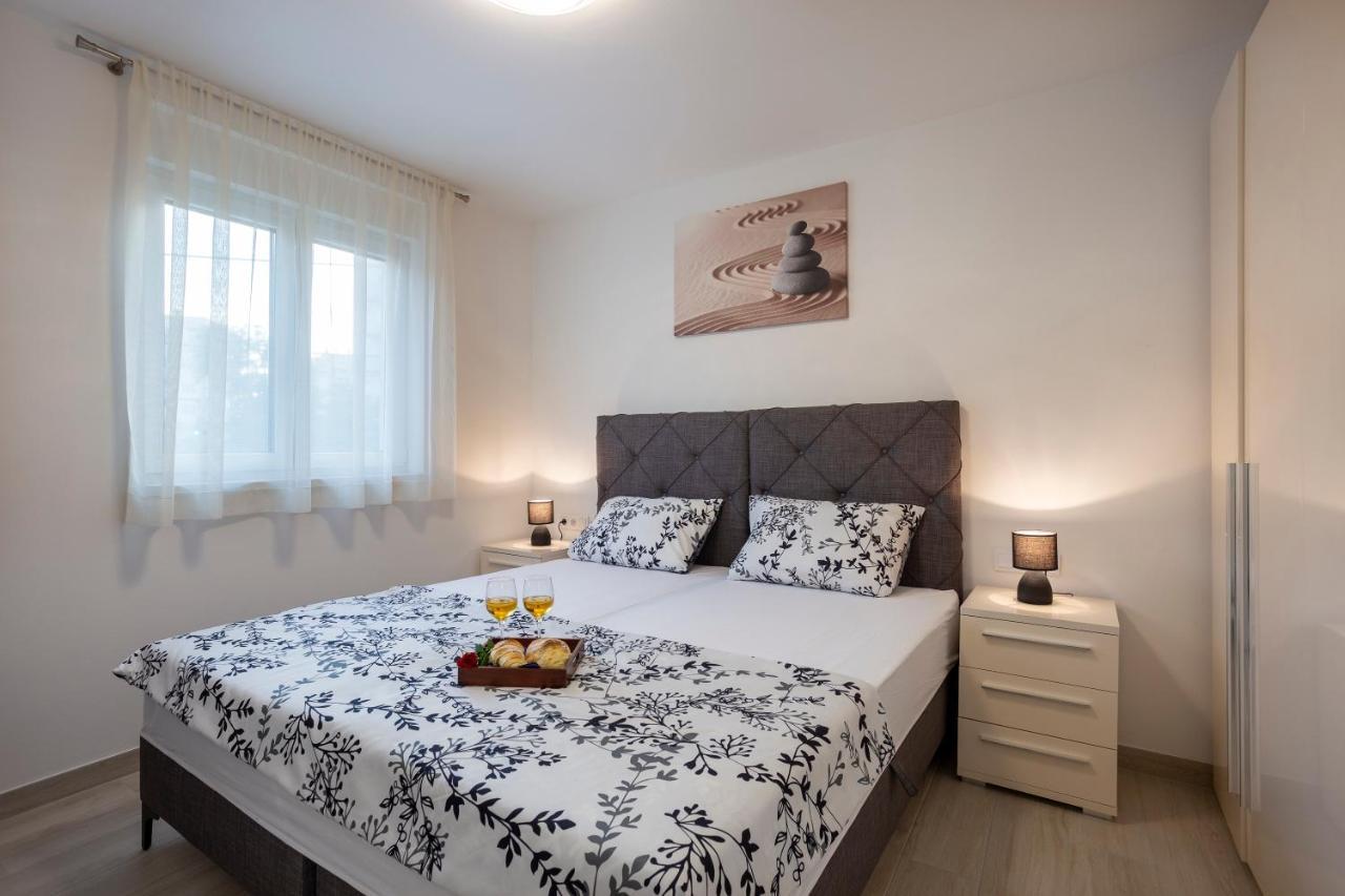 City Apartments Silver Pula Exterior foto